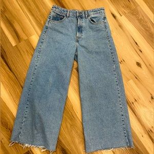 Zara wide leg cropped jeans. Size 6.